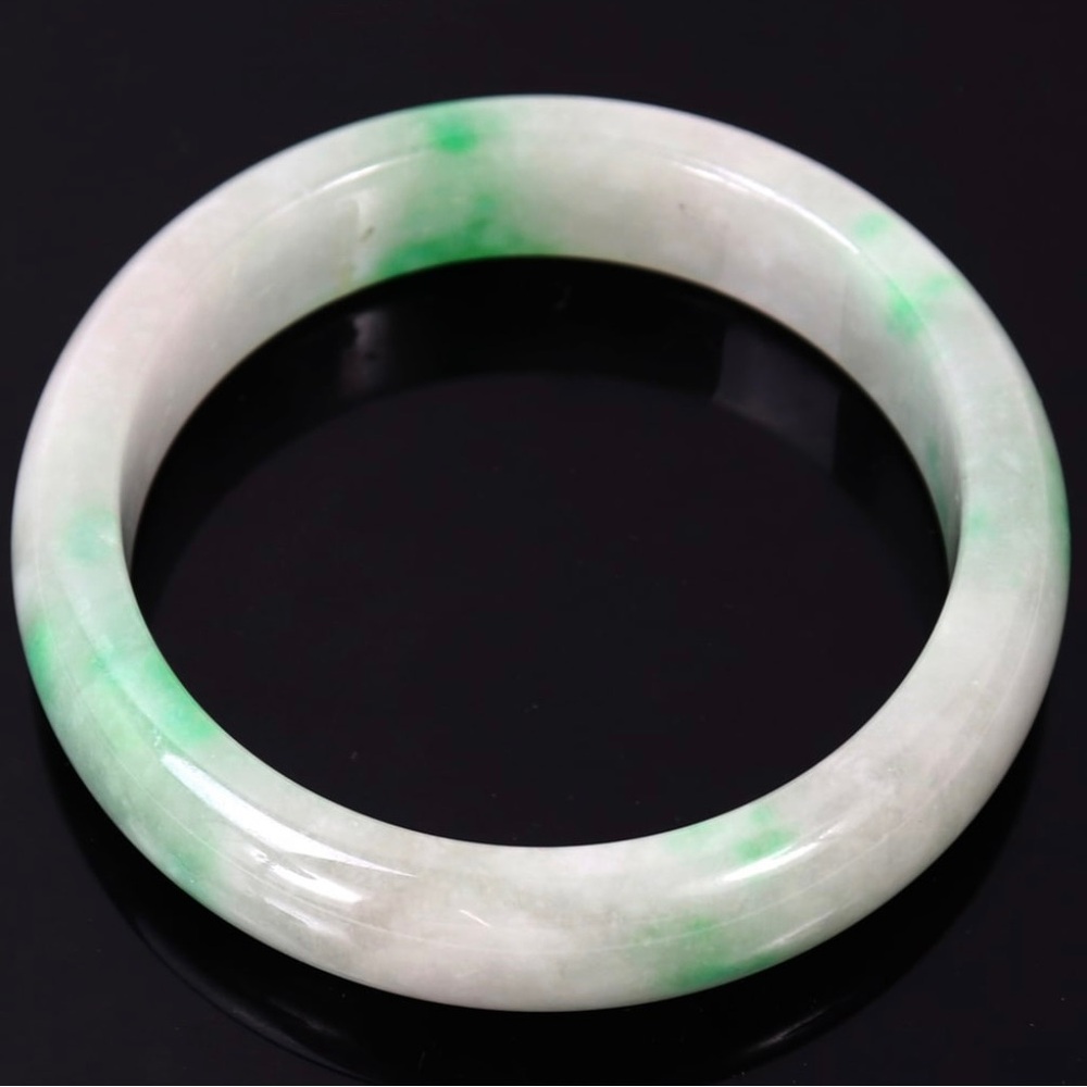 Elegant Green and White Jade Bangle